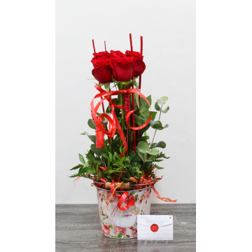 Caja con Rosas Rojas. Ramos de Rosas especiales con entrega Gratis