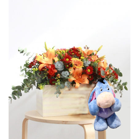 Caja de Flores y Peluche Disney Eeyore. Regalar Fantasía. Envío gratis